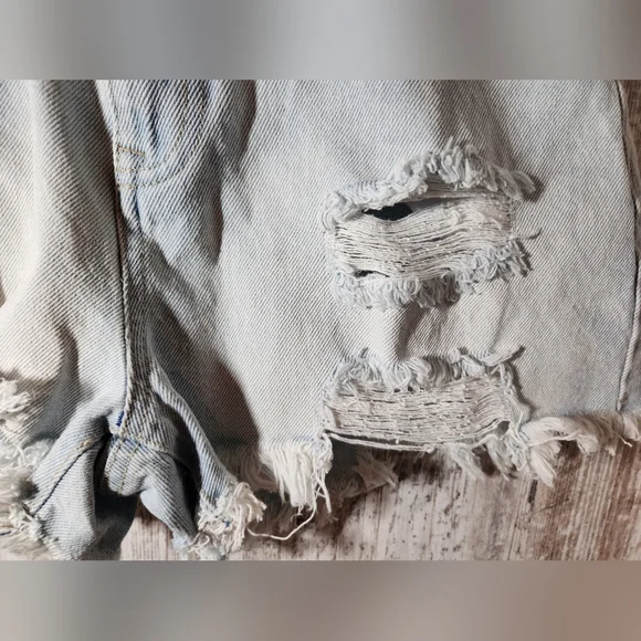 No Boundaries Light Blue Distressed Jean Shorts Juniors High Waist Mom Fit NWT - Picture 5 of 10